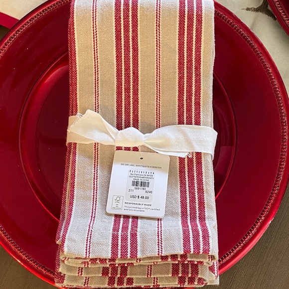 🎄Pottery Barn Red and Cream Colored Striped Napkins - Set of 4 - Picture 2 of 2